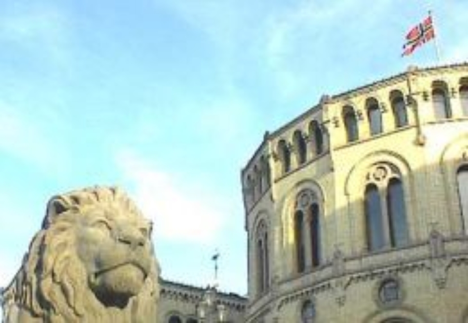 Stortinget ber Oljefondet respektere menneskerettigheter