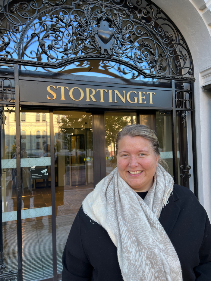 Ingrid Rostad Foran Stortinget